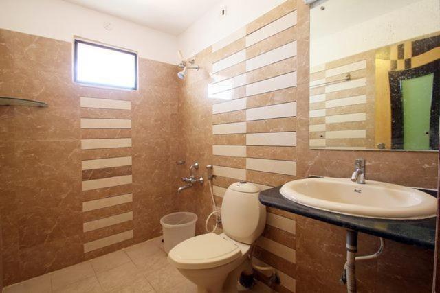 Hotel Seven Hills Inn Tirupati Kültér fotó